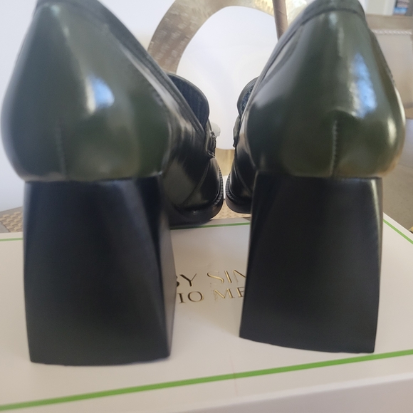 Antonio Melani Women's Green Loafers. New with the Box.Size 7.5. - Picture 8 of 8